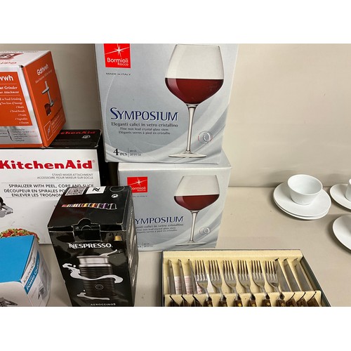 157 - BOX OF KITCHENWARE TO INCLUDE POTATO CLIPPERE/SLICER SET OF WINE GLASSES, NESPRESSO MILK FROTHER, RE... 