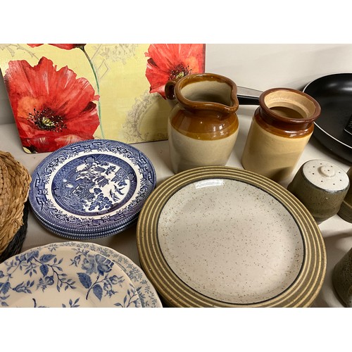 163 - CRATE OF KITCHENWARE POTS & PANS ETC