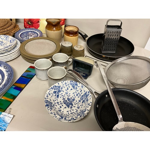 163 - CRATE OF KITCHENWARE POTS & PANS ETC