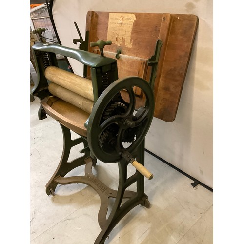 VINTAGE ANGLIAN CAST IRON MANGLE WITH PINE ROLLERS AND TOP - H47