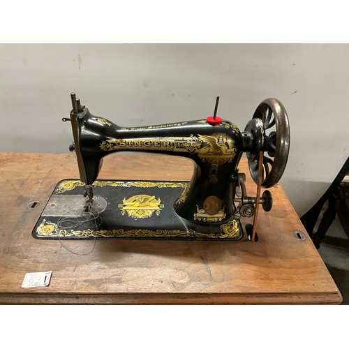 SINGER TREDDLE SEWING MACHINE ON CAST IRON BASE H40