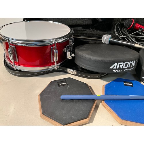 GUITAR HARD CASE AND BOX OF MUSIC RELATED ITEMS -MICROPHONES ETC