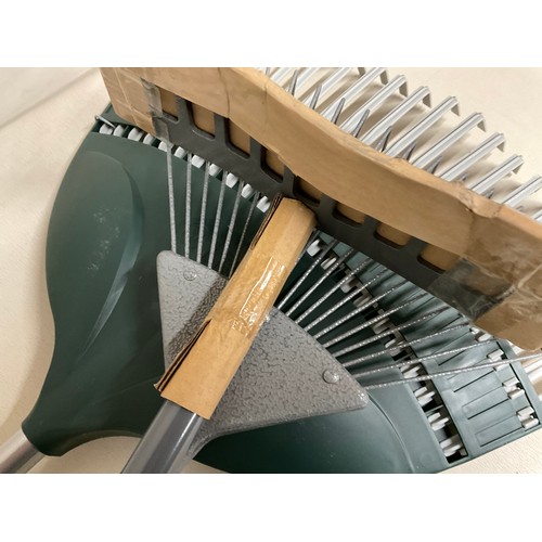 141 - NEW SPEAR AND JACKSON GARDEN SOIL RAKE AND 2 LEAF RAKES