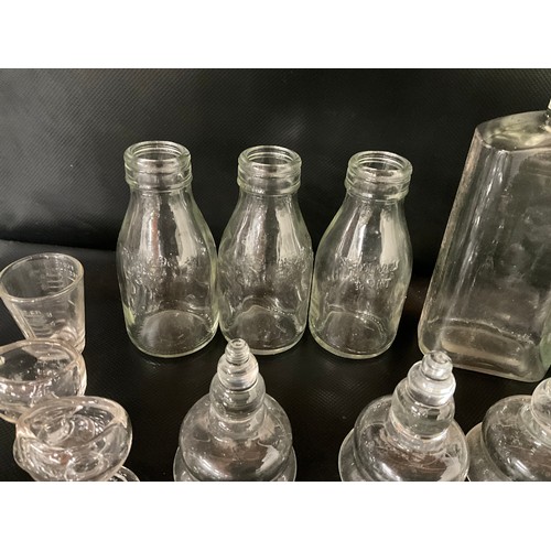 124 - BOX OF VICTORIAN AND LATER GLASSWARE TO INCLUDE INKWELLS, EYE GLASSES, ROLLING PINS,  COLOURED GLASS... 