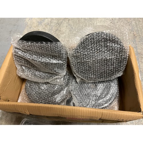 130 - BOX TO INCLUDE NEW WEIGHTLIFTING DUMBELL WEIGHTS