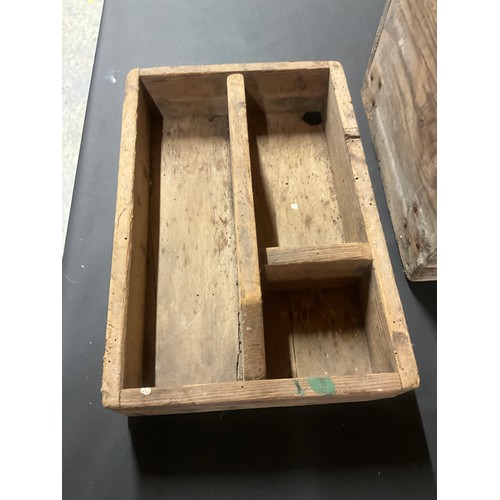 140 - VINTAGE PINE CRATE WITH METAL HANDLE AND REMOVABLE TRAY