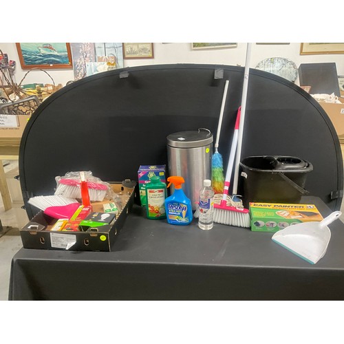 142 - QTY OF HOUSEHOLD CLEANING ITEMS TO INCLUDE  MOP,BUCKET,BRUSHES,PEDAL BIN ETC