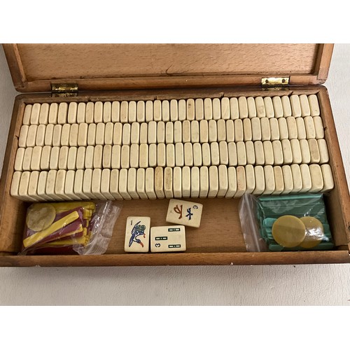169 - VINTAGE MAH JONG GAME IN CASE