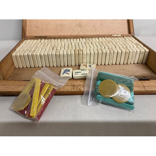 169 - VINTAGE MAH JONG GAME IN CASE