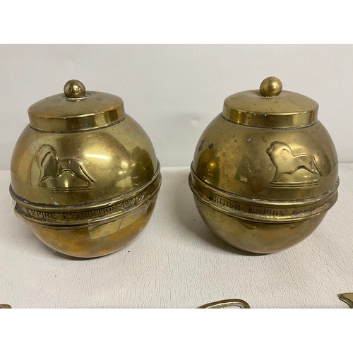 176 - PAIR OF VINTAGE BRASS LIPTONS TEA CADDIES AND A QTY OF HORSE BRASSES