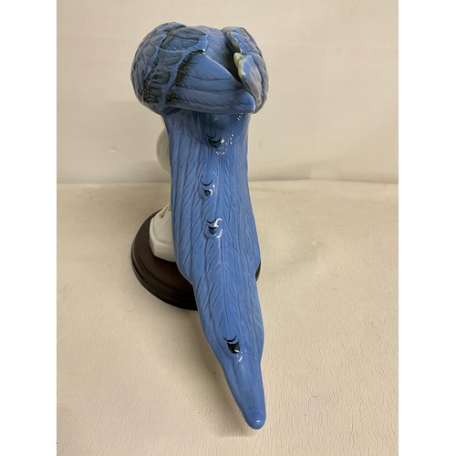 179 - LARGE CZECHOSLOVAKIAN CHINA PARROT H9