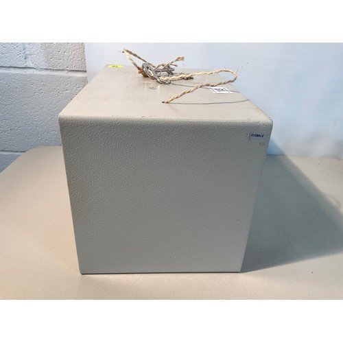 13 - SMALL METAL SAFE WITH 2 KEYS H8