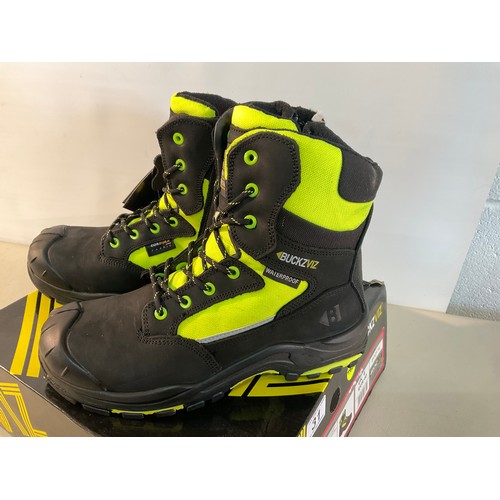 31 - BUCKZVIZ SAFETY BOOTS SIZE 6 IN BOX