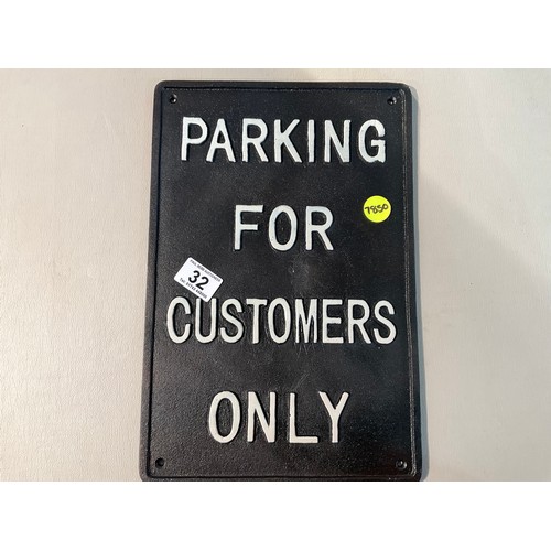 32 - REPRODUCTION CAST IRON CUSTOMER PARKING SIGN 15