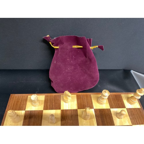 35 - MODERN CHESS SET COMPLETE
