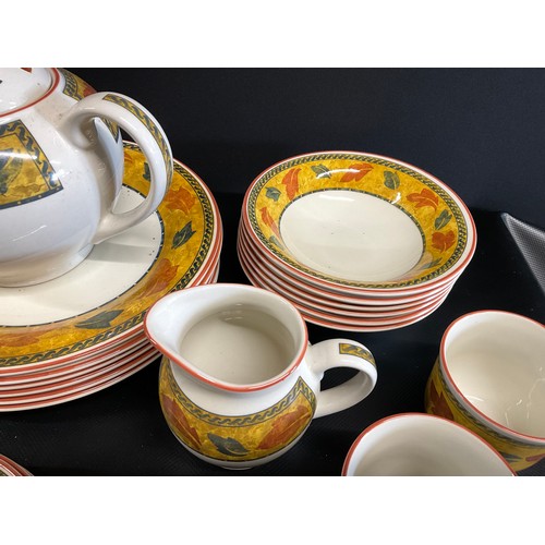 44 - MODERN STAFFORDSHIRE DINNER AND TEA SERVICE (SAVANNAH PATTERN) 35 PIECES