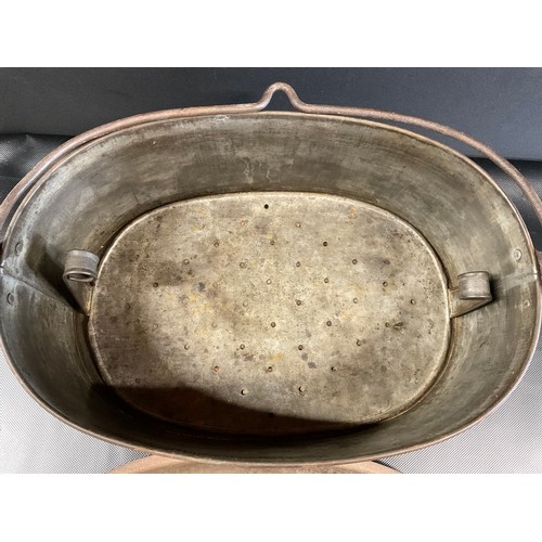 50 - LARGE VINTAGE COOKING PAN WITH COVER L20