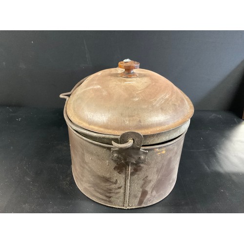 50 - LARGE VINTAGE COOKING PAN WITH COVER L20