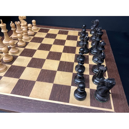 182 - MODERN CHESS SET