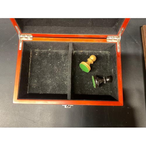 182 - MODERN CHESS SET