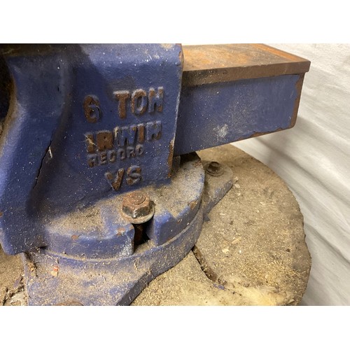 192 - LARGE VICE ON LOG