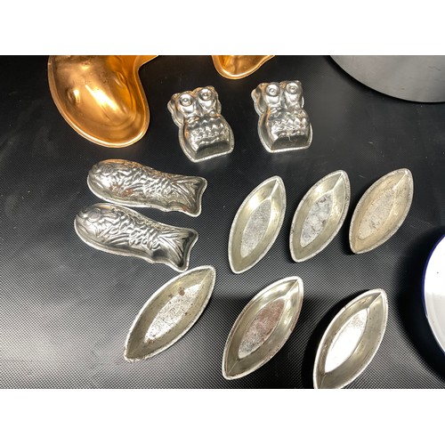 200 - LARGE JAM PAN ENAMEL DISHES ETC
