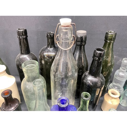202 - 2 CRATES OF VICTORIAN AND LATER BOTTLES TO INCLUDE COLOURED GLASS EXAMPLES ETC