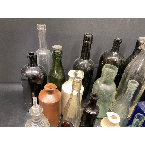 202 - 2 CRATES OF VICTORIAN AND LATER BOTTLES TO INCLUDE COLOURED GLASS EXAMPLES ETC