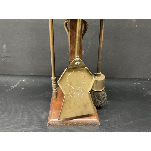 208 - ART DECO COMPANION SET