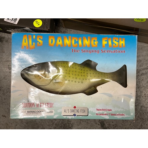 238 - BOX OF RETRACTABLE FISHING RODS AND REELS,BOX OF GOLF BALLS AND BOXED SINGING FISH