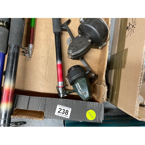 238 - BOX OF RETRACTABLE FISHING RODS AND REELS,BOX OF GOLF BALLS AND BOXED SINGING FISH