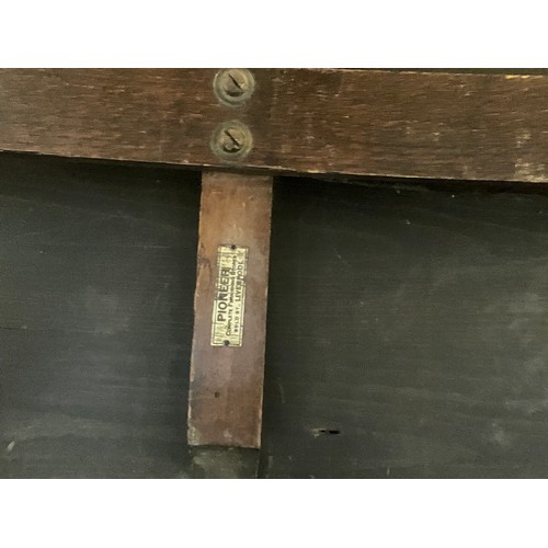 140 - PIONEER FURNITURE VINTAGE FOLDING CARD TABLE WITH BRASS BOUND CORNERS STAMPED W&S THE CAVENDISH TABL... 