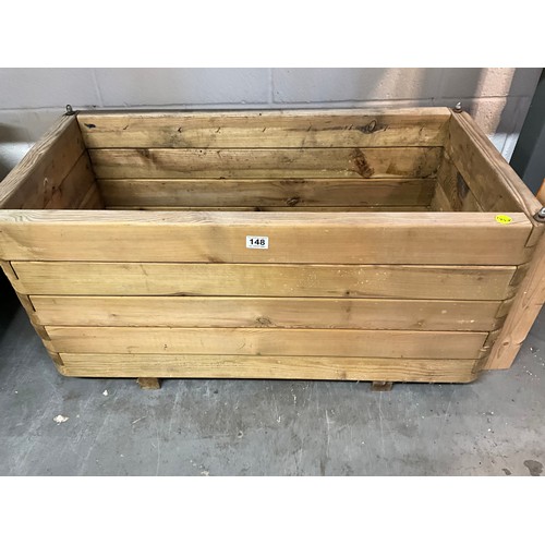 148 - LARGE PINE GARDEN PLANTER H19
