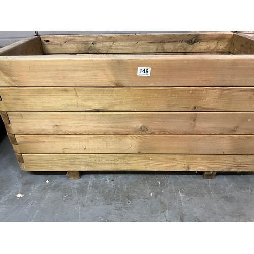 148 - LARGE PINE GARDEN PLANTER H19
