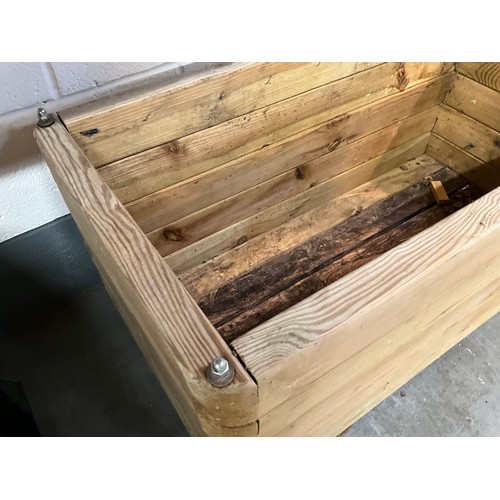 148 - LARGE PINE GARDEN PLANTER H19