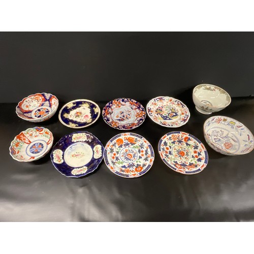 180 - BOX OF CHINA - IMARI BOWLS ETC