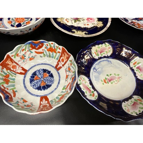 180 - BOX OF CHINA - IMARI BOWLS ETC