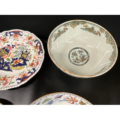 180 - BOX OF CHINA - IMARI BOWLS ETC