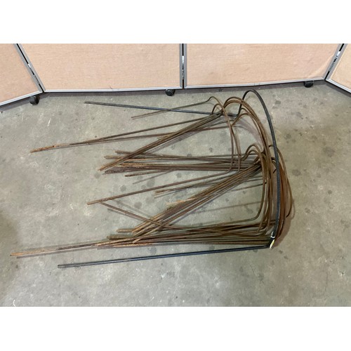 237 - QTY OF GARDEN METAL PLANT SUPPORTS