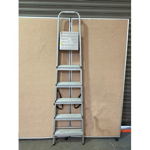 243 - 5 RUNG FOLDING STEP LADDER