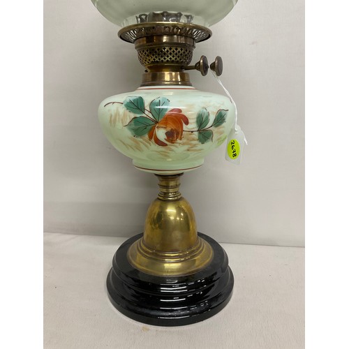 8 - VICTORIAN OIL LAMP WITH BRASS PEDASTEL COLOURED GLASS BOWL DECORTED WITH FLOWERS AND A GREEN ETCHED ... 