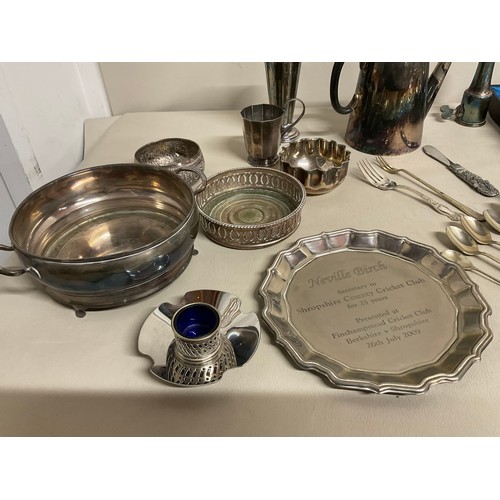 11 - CRATE OF SILVER PLATED ITEMS TO INCLUDE CRUETS, SERVIETTE  RINGS, COFFEE POTS ETC