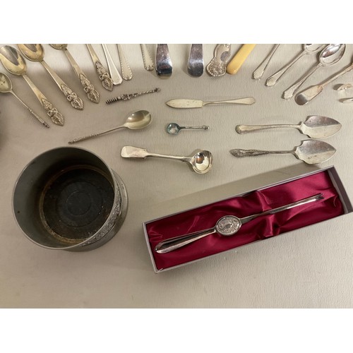 11 - CRATE OF SILVER PLATED ITEMS TO INCLUDE CRUETS, SERVIETTE  RINGS, COFFEE POTS ETC
