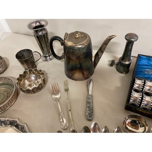11 - CRATE OF SILVER PLATED ITEMS TO INCLUDE CRUETS, SERVIETTE  RINGS, COFFEE POTS ETC
