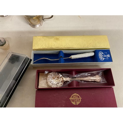 11 - CRATE OF SILVER PLATED ITEMS TO INCLUDE CRUETS, SERVIETTE  RINGS, COFFEE POTS ETC
