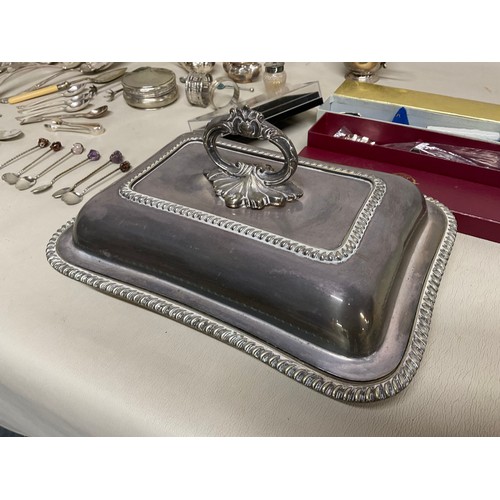 11 - CRATE OF SILVER PLATED ITEMS TO INCLUDE CRUETS, SERVIETTE  RINGS, COFFEE POTS ETC