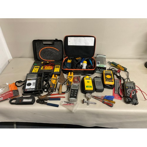 14 - CRATE OF TOOLS TO INCLUDE SOCKET SET, PRESSURE MATE ETC