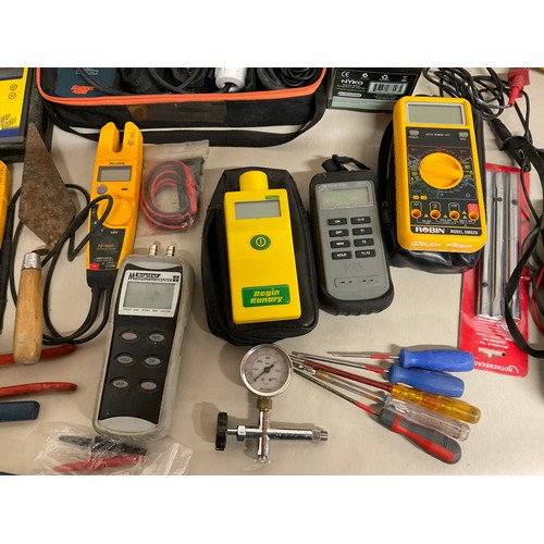 14 - CRATE OF TOOLS TO INCLUDE SOCKET SET, PRESSURE MATE ETC