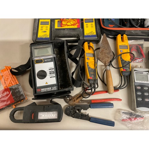 14 - CRATE OF TOOLS TO INCLUDE SOCKET SET, PRESSURE MATE ETC