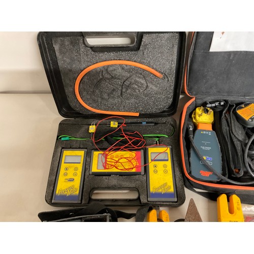14 - CRATE OF TOOLS TO INCLUDE SOCKET SET, PRESSURE MATE ETC